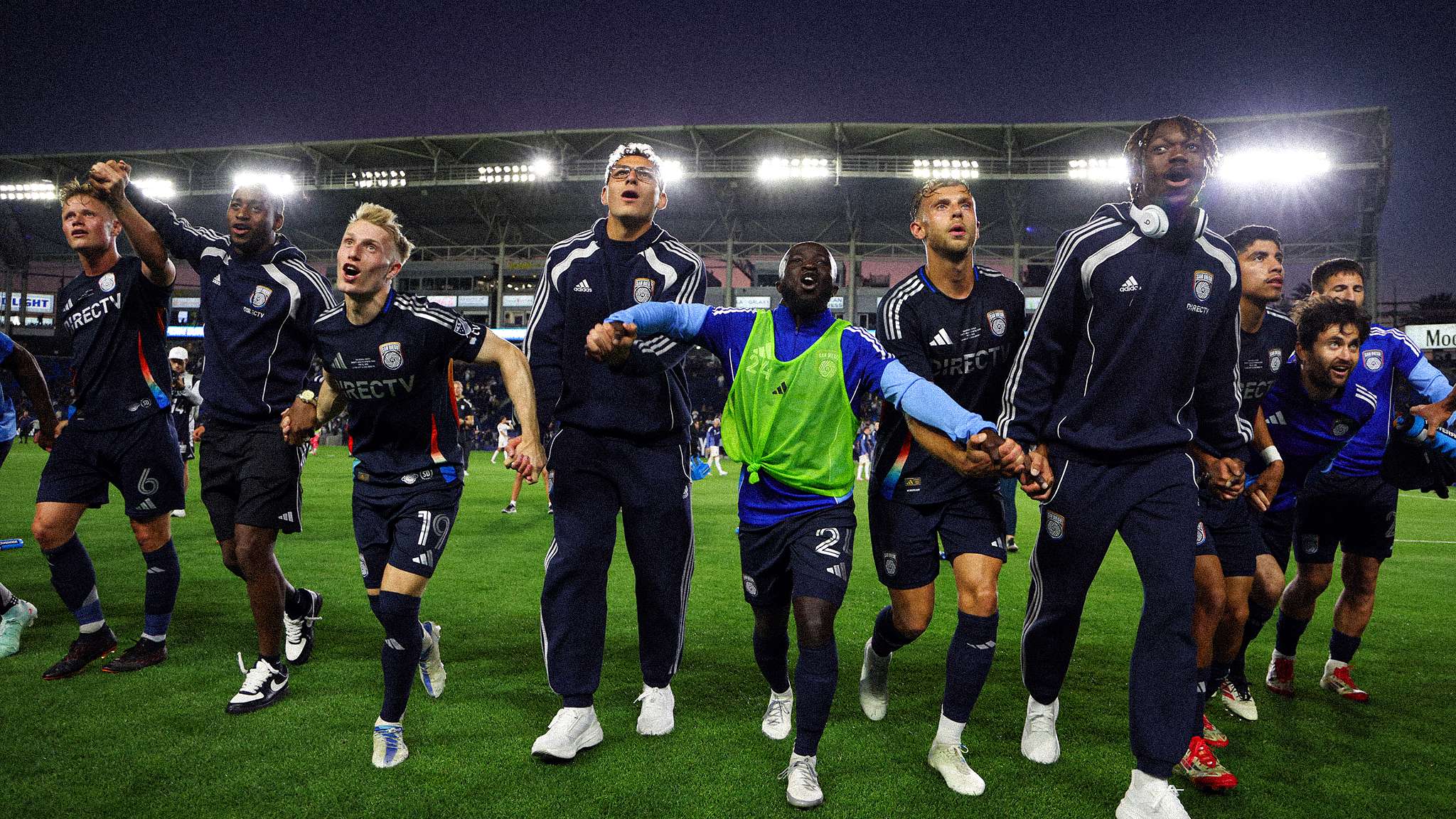 相较之下 相较之下